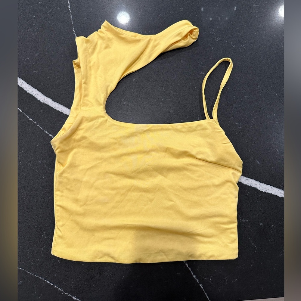 Princess Polly yellow top!